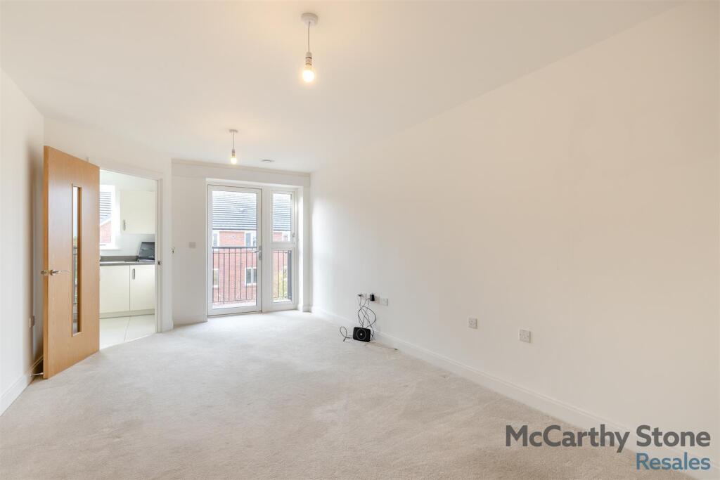 Oakhill Place, High View, Bedford photo 3