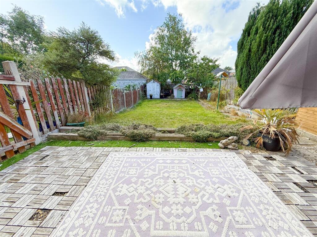Fearnley Road, Hoyland Common, S74 photo 4