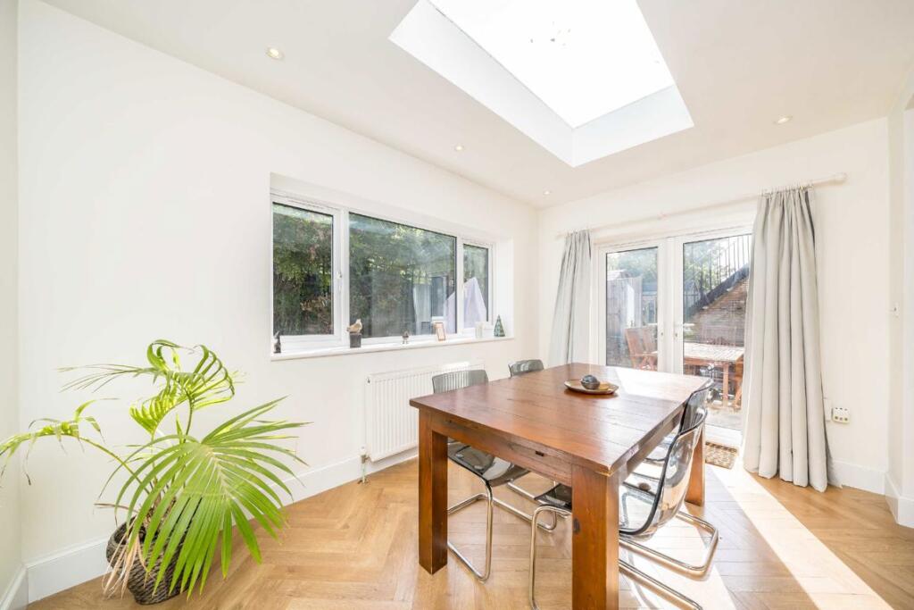 Apartment in London - View 5