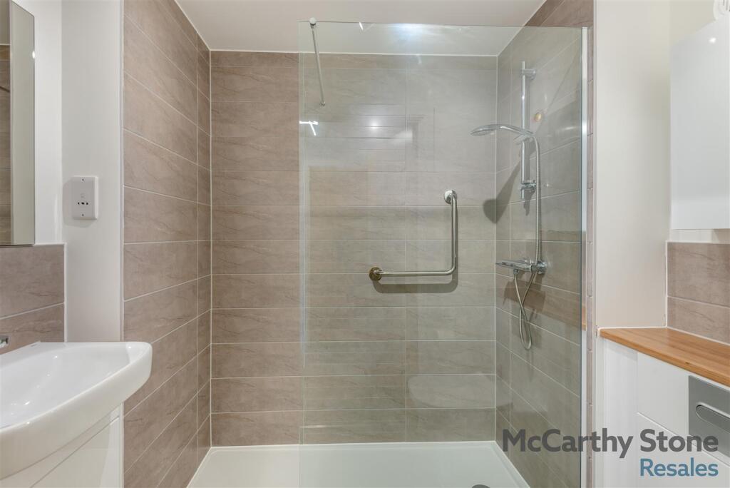 Apartment in Epping Forest, Waltham Abbey - More