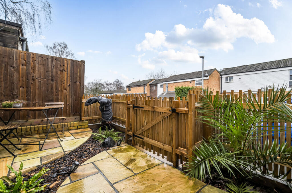 Jameston, Bracknell, Berkshire photo 2