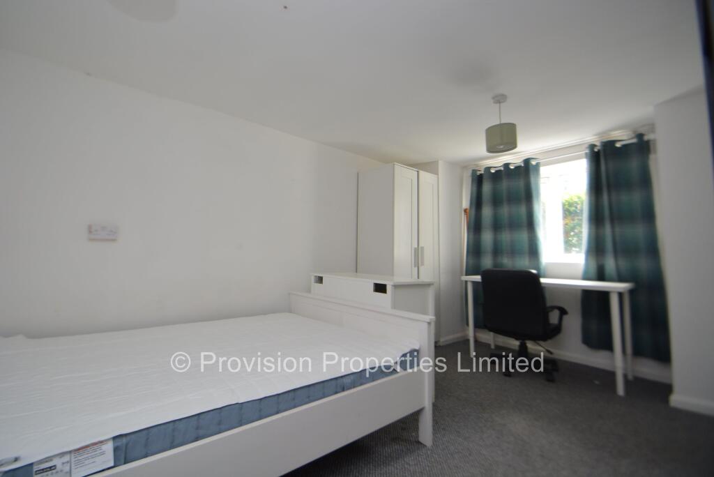 House in Leeds, West Yorkshire - View 5