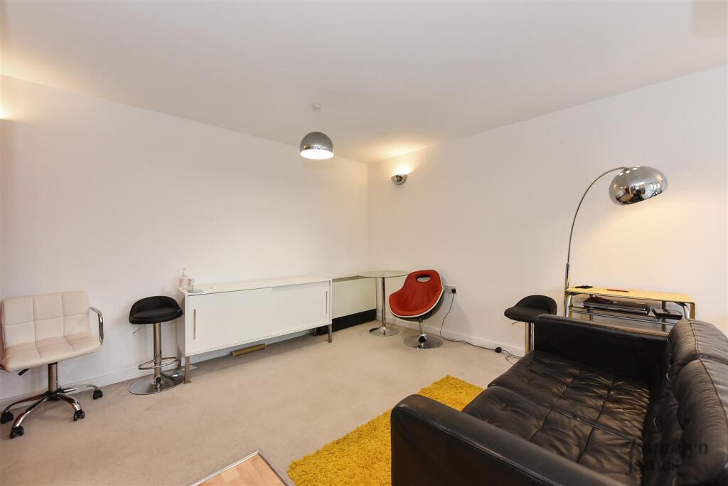 Apartment in London - View 2