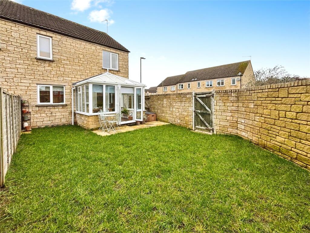 Avocet Way, Bicester, Oxfordshire photo 2