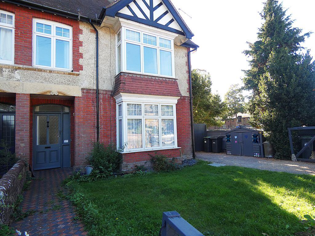Main image of property: Oaklands Road, Havant PO9 2RN