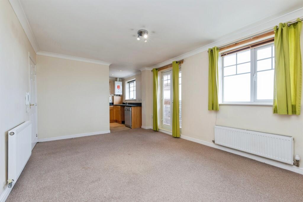 Lady Mantle Close, Hartlepool photo 2