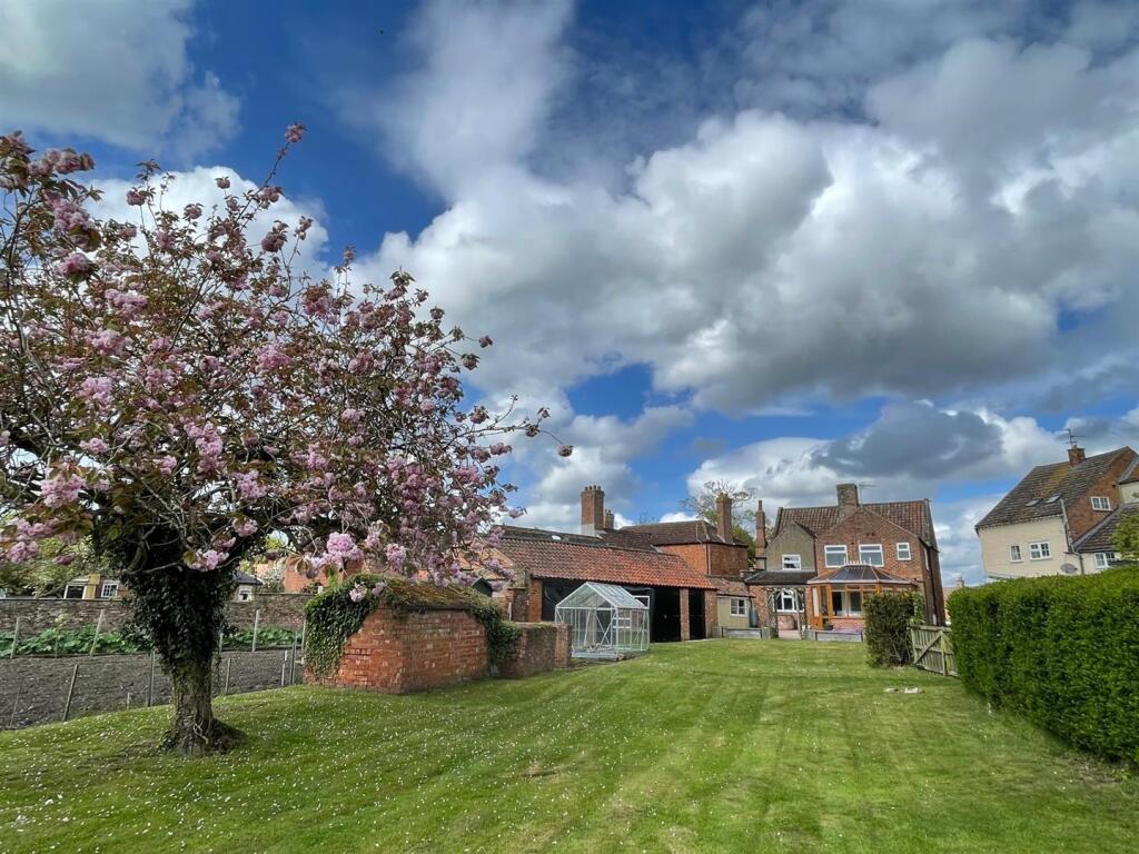4-bed detached on The Old Bakery, 2 Market Place, Tattershall, £335,000