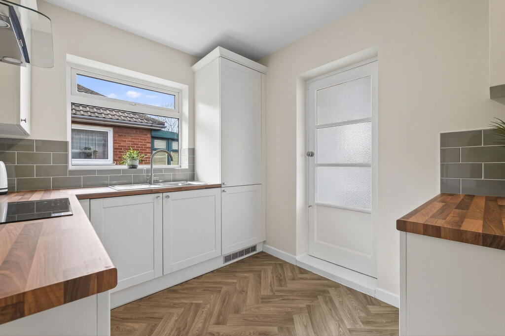 House in Wellingborough, Burrow's Bush - View 4