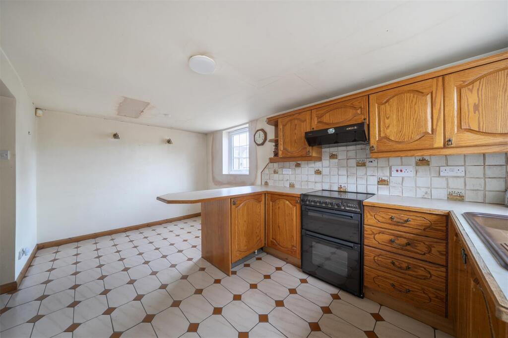 Spring Gardens, Towcester, NN12 photo 2