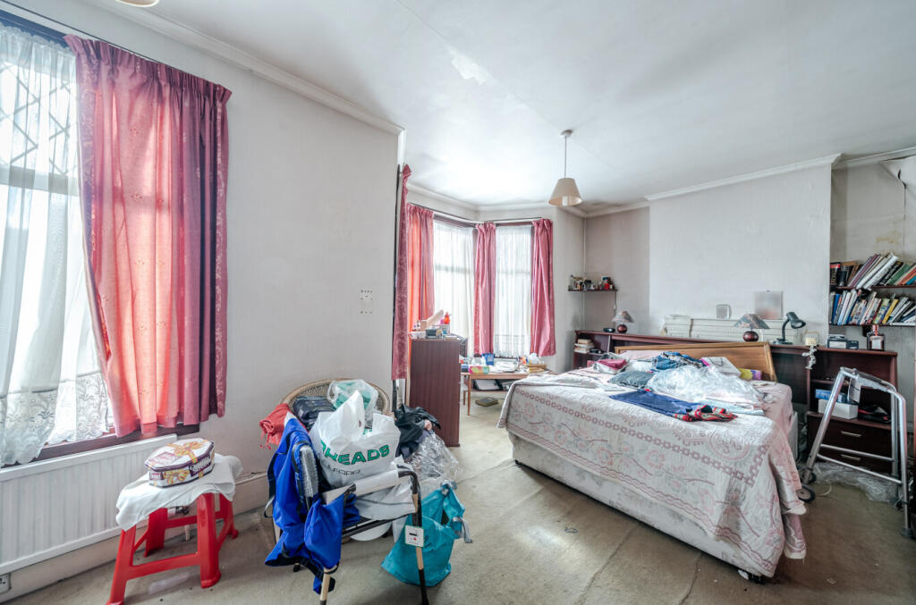 House in Ilford - More