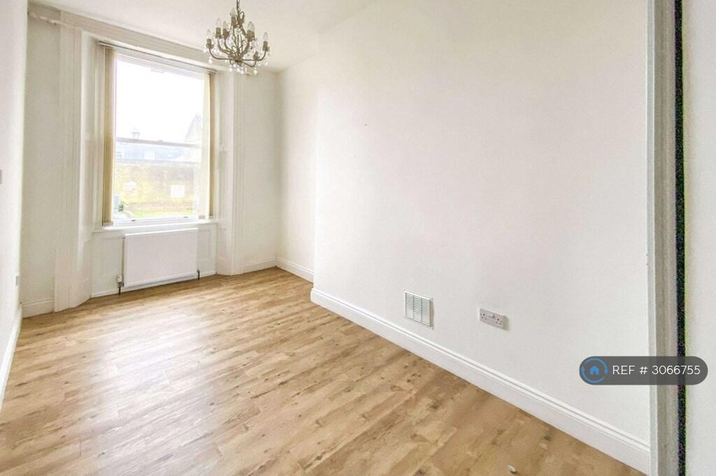 Apartment in Plymouth, Stoke - View 4