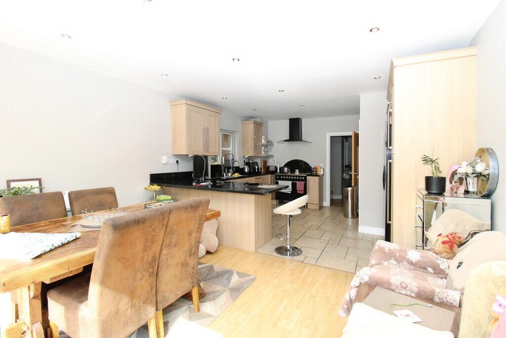 House in Lincoln, Lincolnshire - More