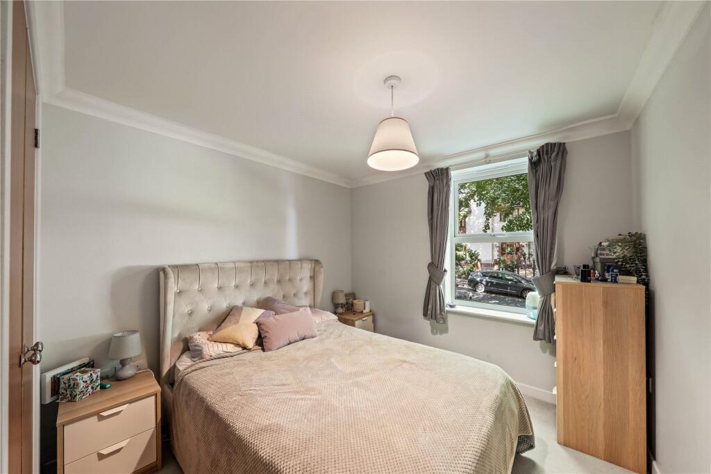 Apartment in Sutton - View 4
