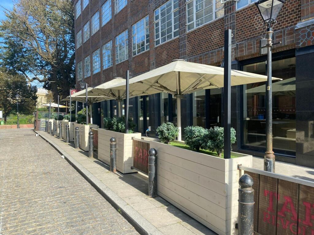 North Road 165 Brighton 1.jpg