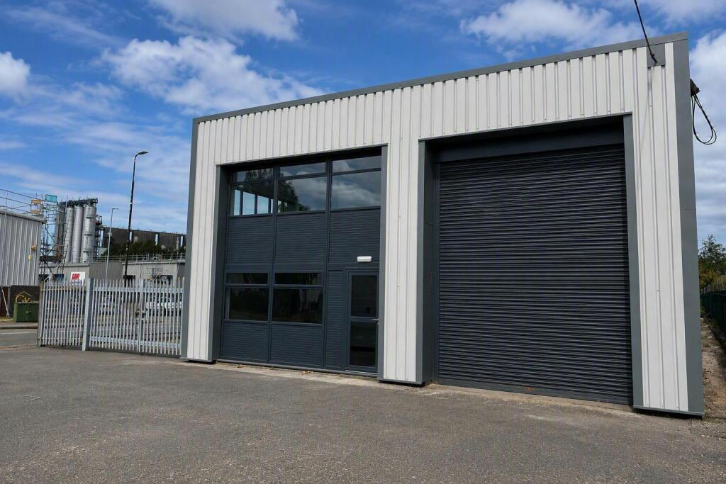 3 Guinness external closed shutter.jpg