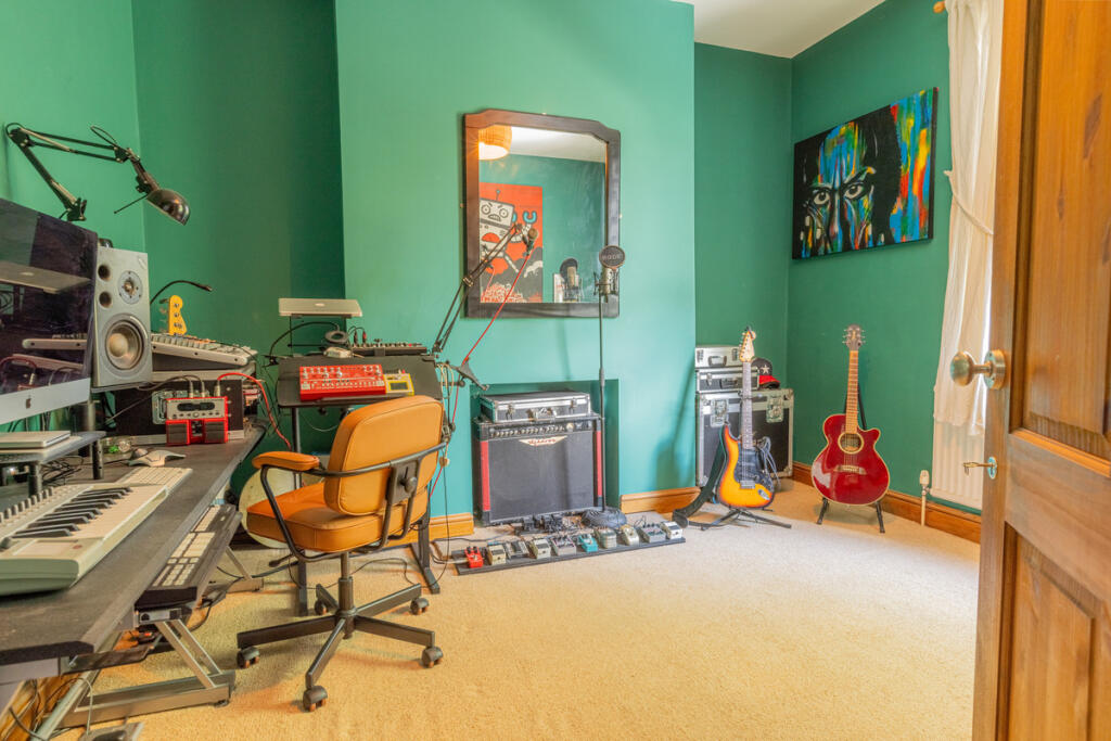 Clyffard Crescent, Newport, NP20 - More