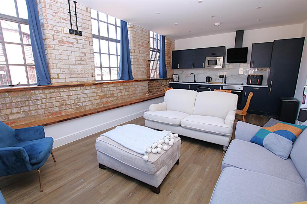 Apartment in Northampton - View 4