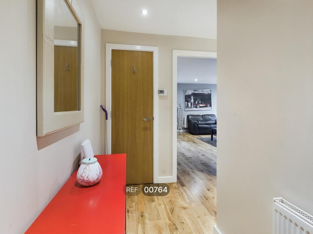 Apartment in Hull - View 5