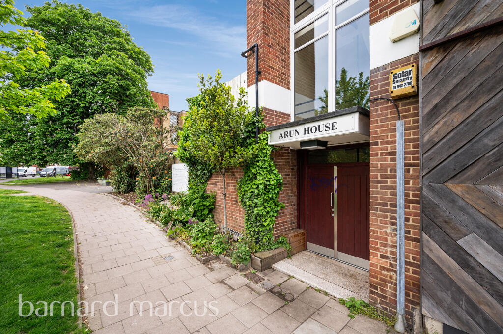 Apartment in Kingston upon Thames - More