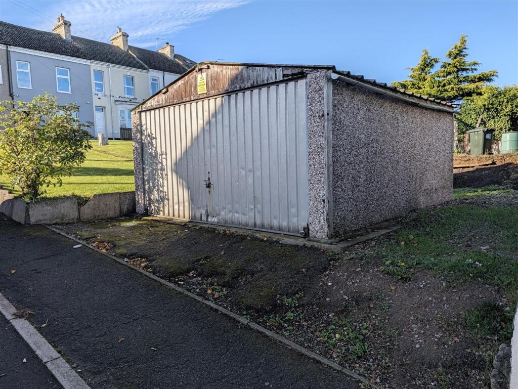 Main image of property: Garage, Davison Street, Lingdale
