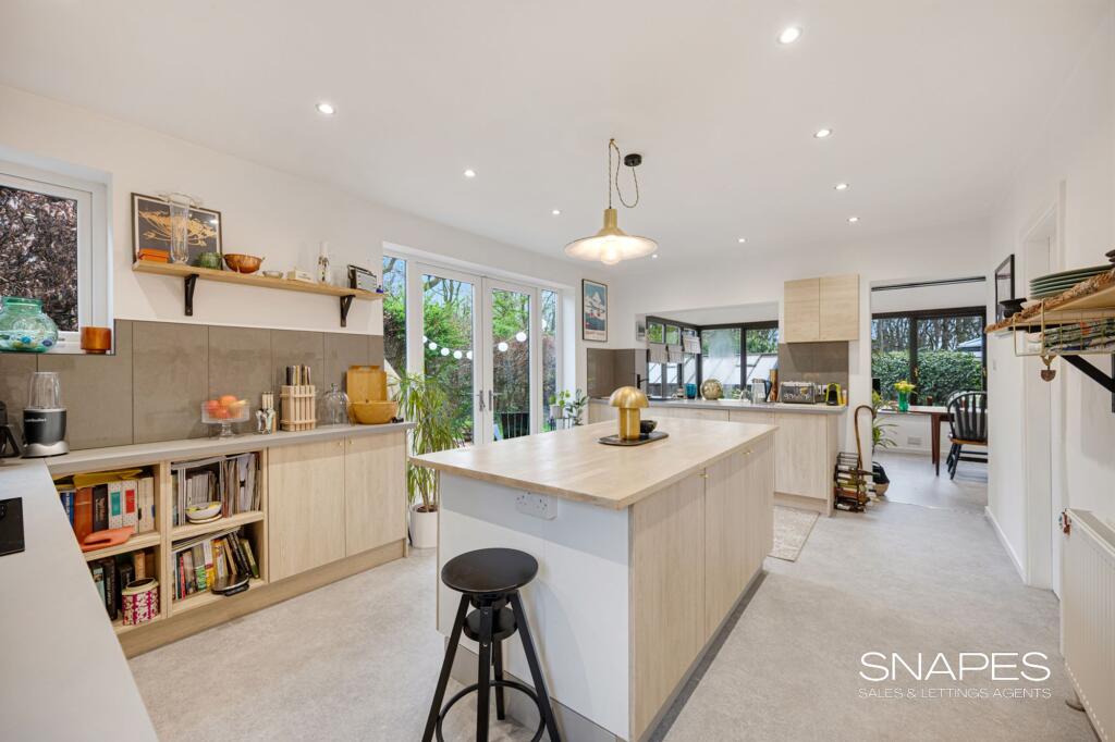 Broadhill Close, Bramhall, SK7 photo 2