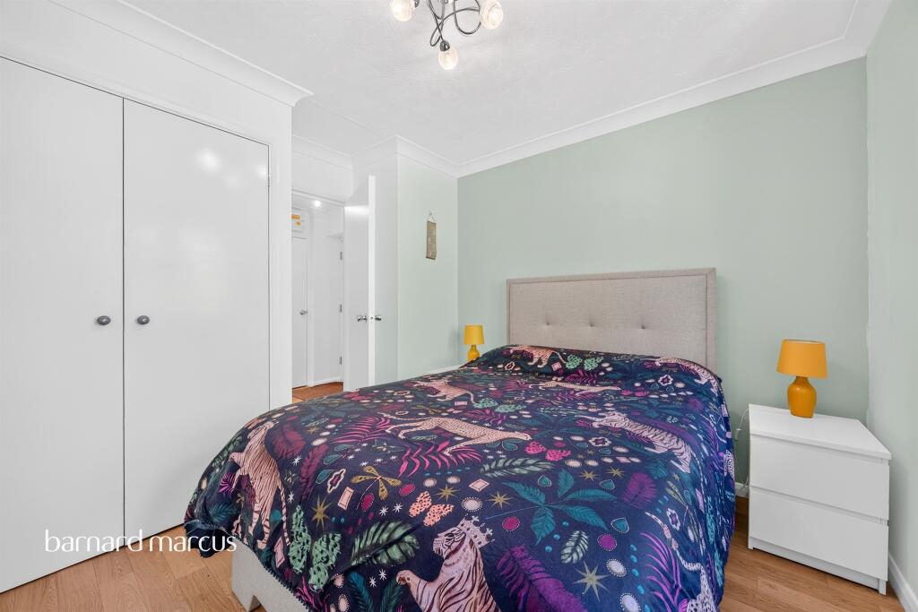 Apartment in Sutton - View 5