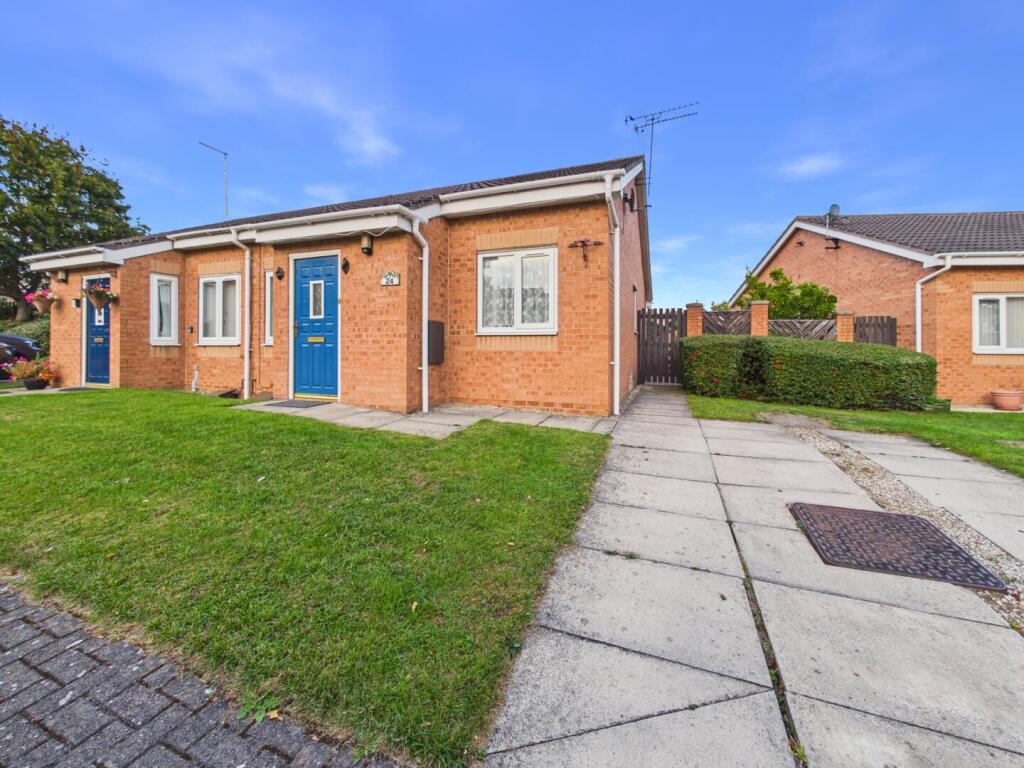 2-bed semi-detached on Lakeside Meadows, Pontefract, £77,500