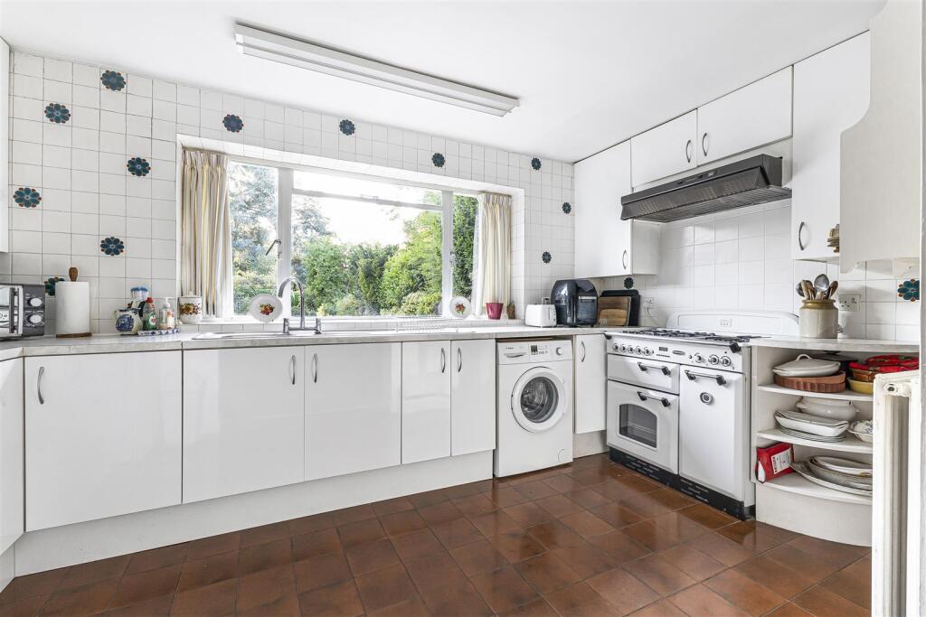 House in Sevenoaks, Chevening - More