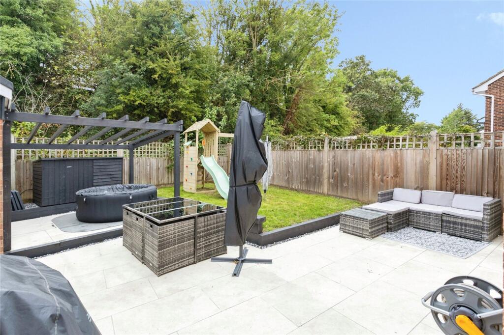 House in Tonbridge and Malling, Kent - More
