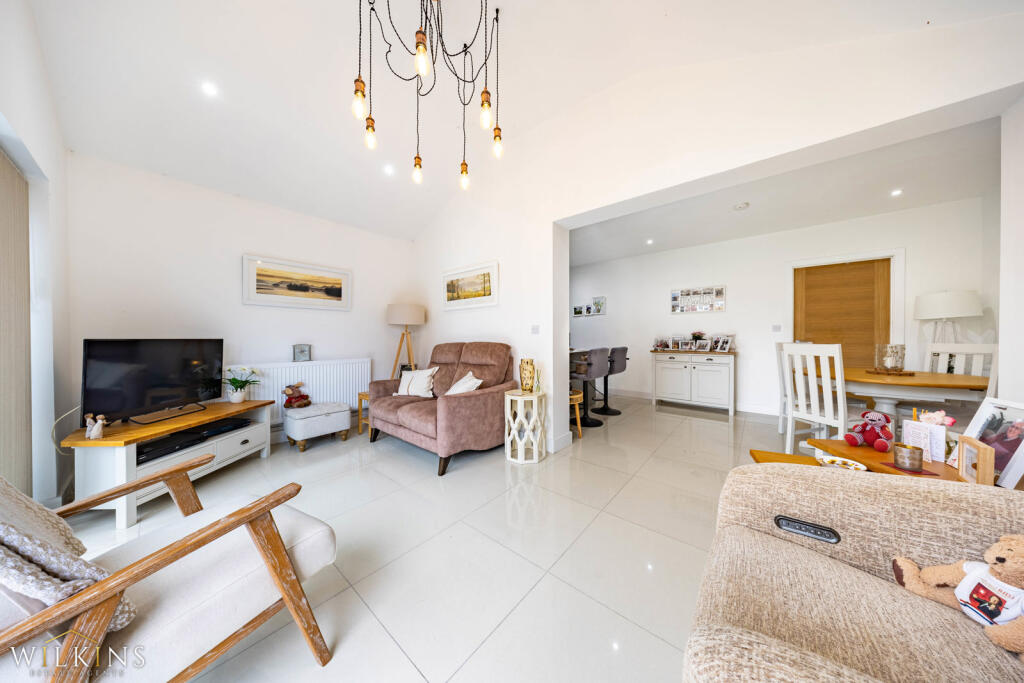 House in Kingsbury - View 5
