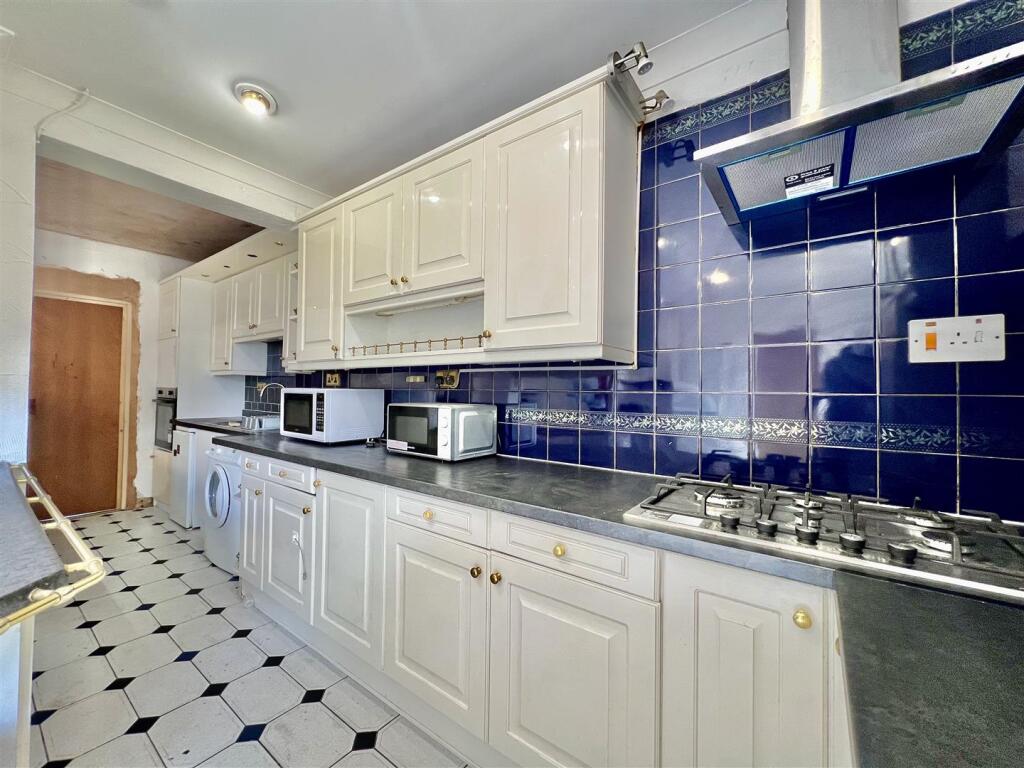 Manor Avenue, Hounslow, TW4 photo 4