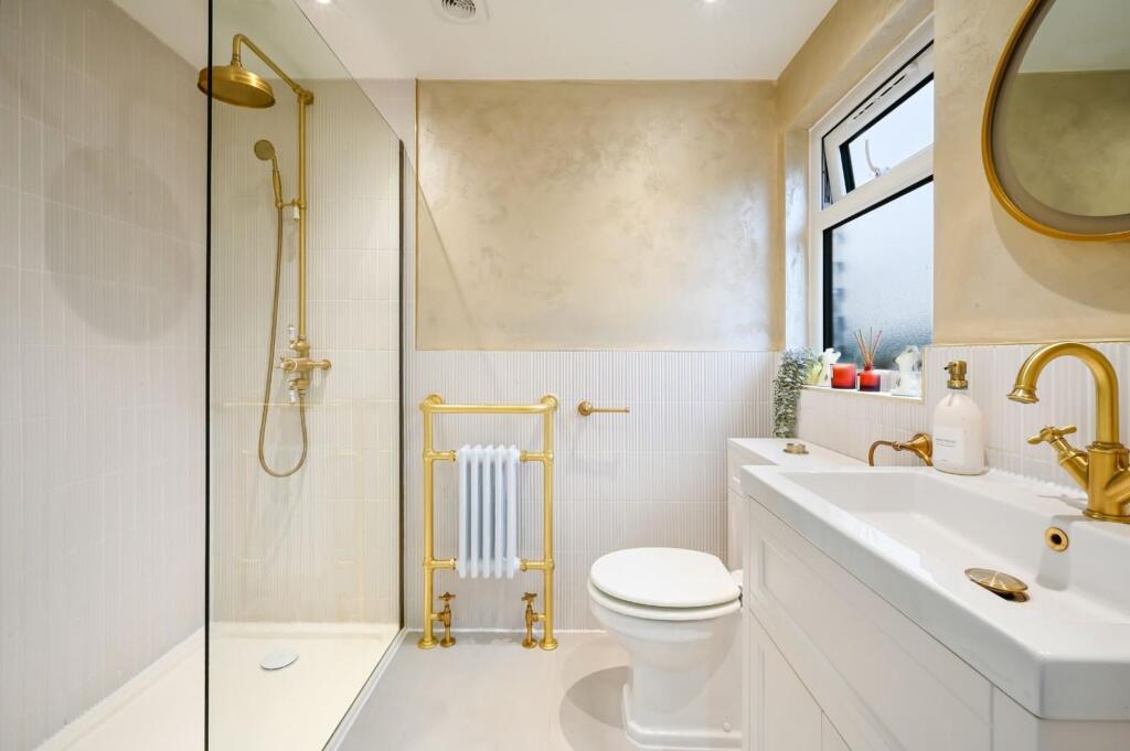 House in London, Stonecot, Rosehill - View 5