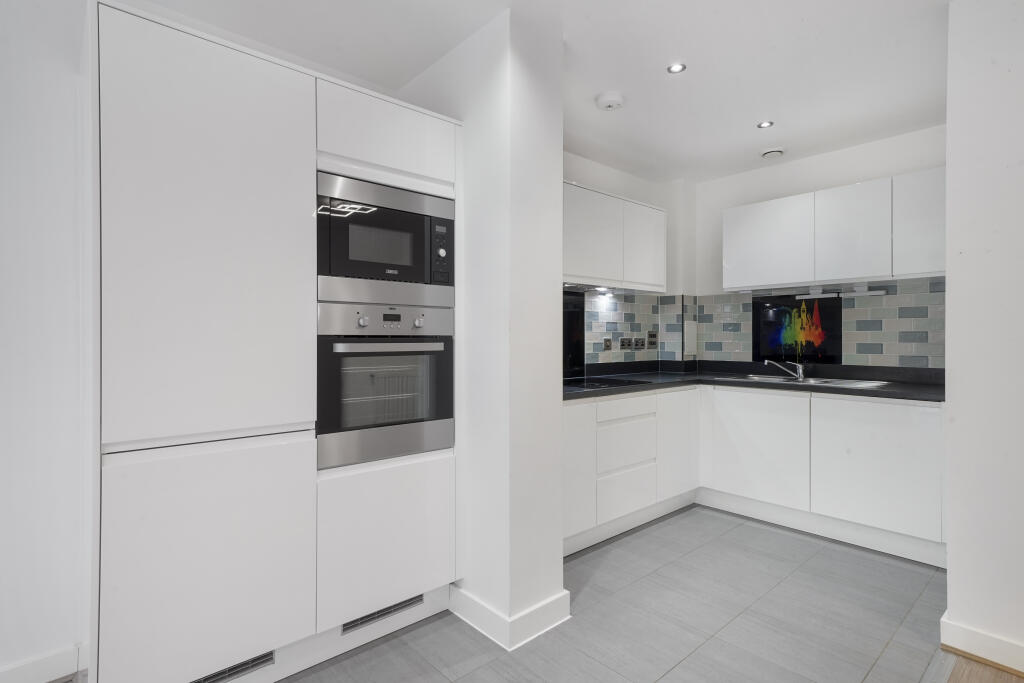 Apartment in Harrow - View 4