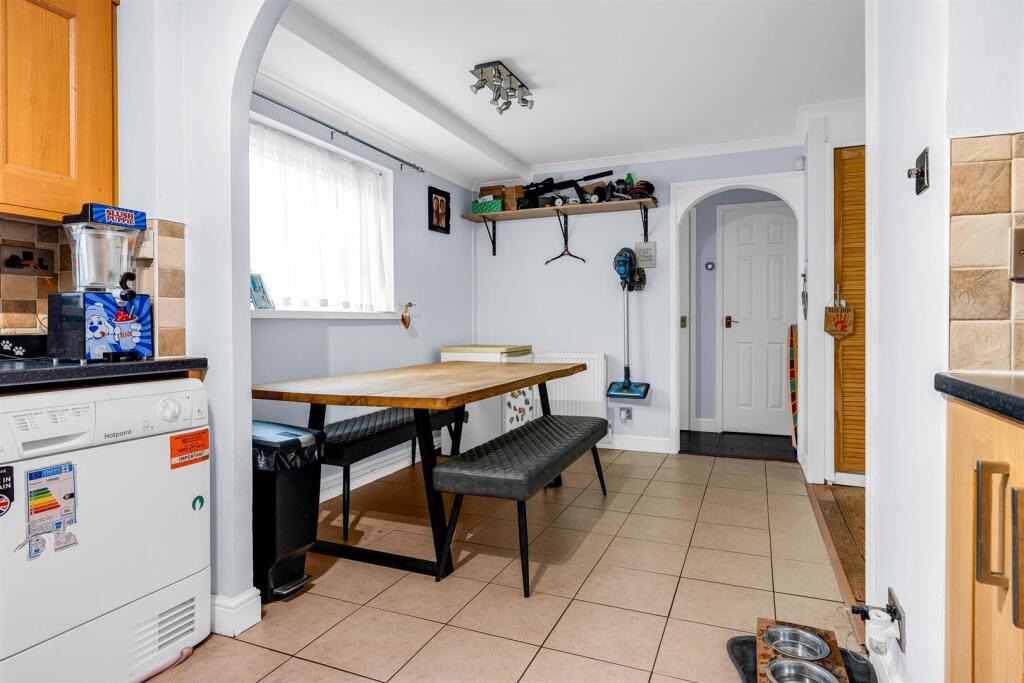 Balmoral Close, Stevenage photo 4