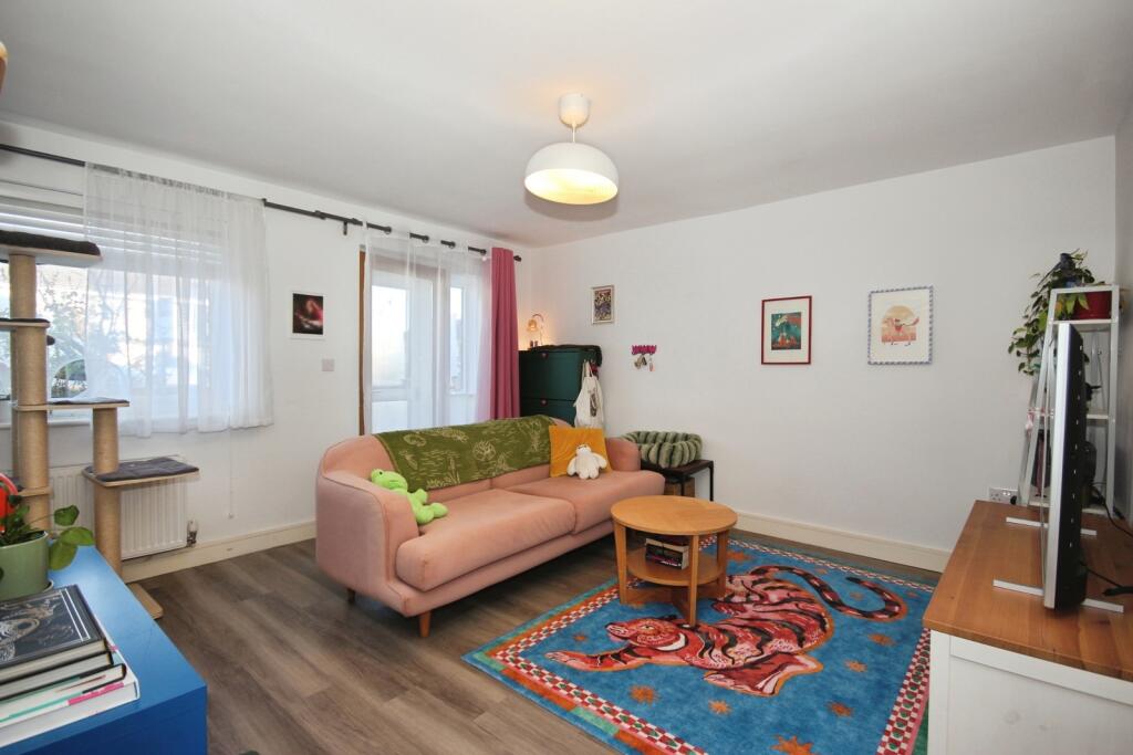 Apartment in Warwick, Royal Leamington Spa - View 2
