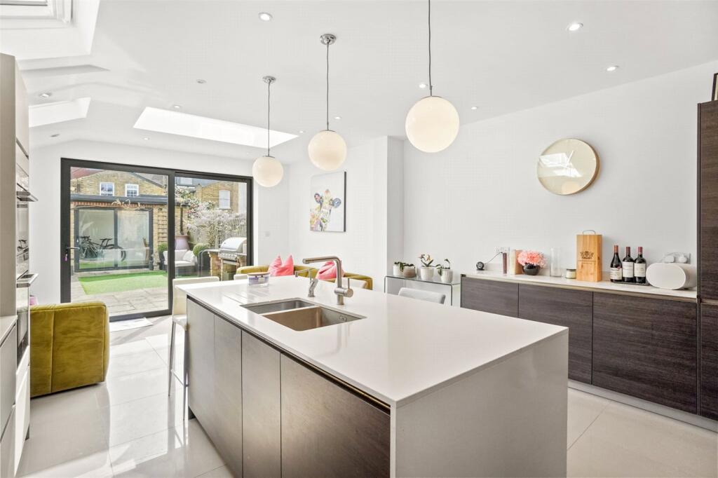 House in Twickenham - View 3