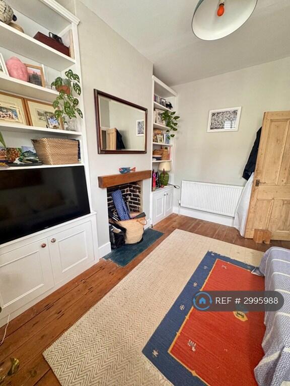 Apartment in London - View 5