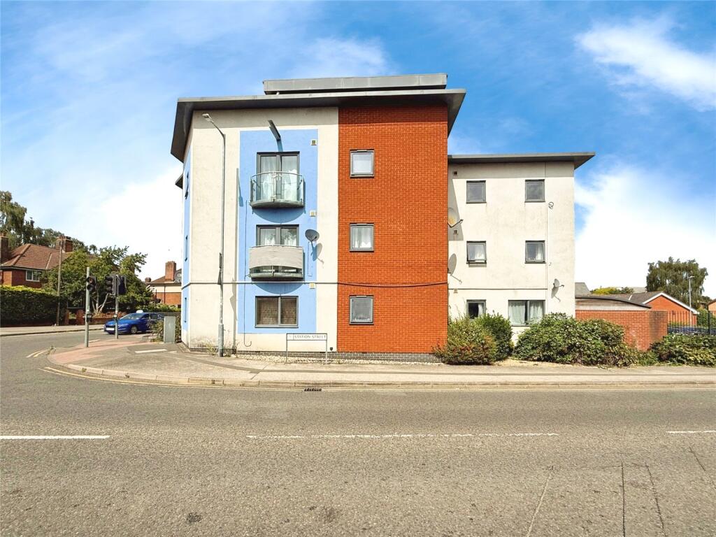 2-bed apartment on 2, Brickfield Close, Ipswich, Suffolk, £85,000