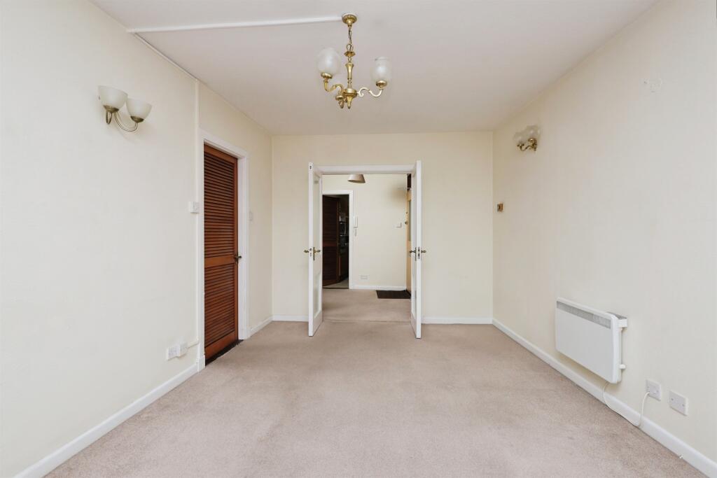 Royal Parade, Eastbourne photo 3