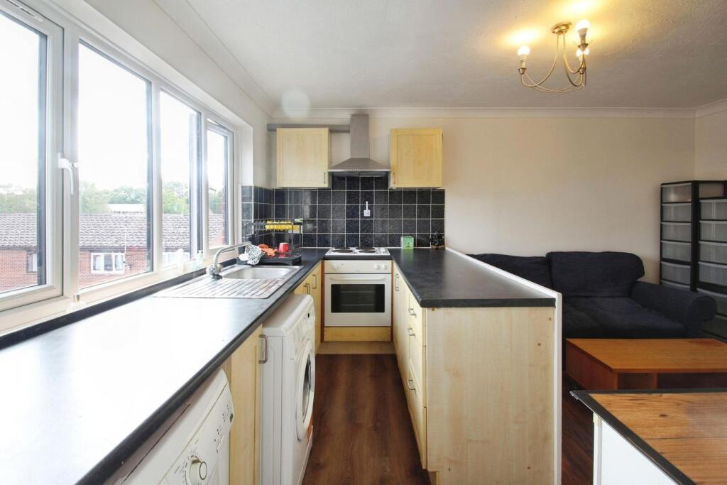 Apartment in Southall - More