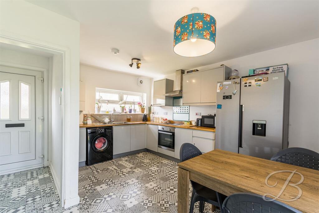 House in Mansfield, Nottinghamshire - View 3