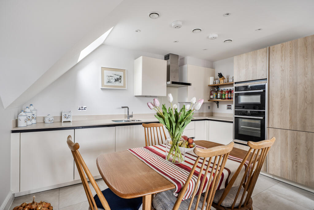 Apartment in Southampton - View 4