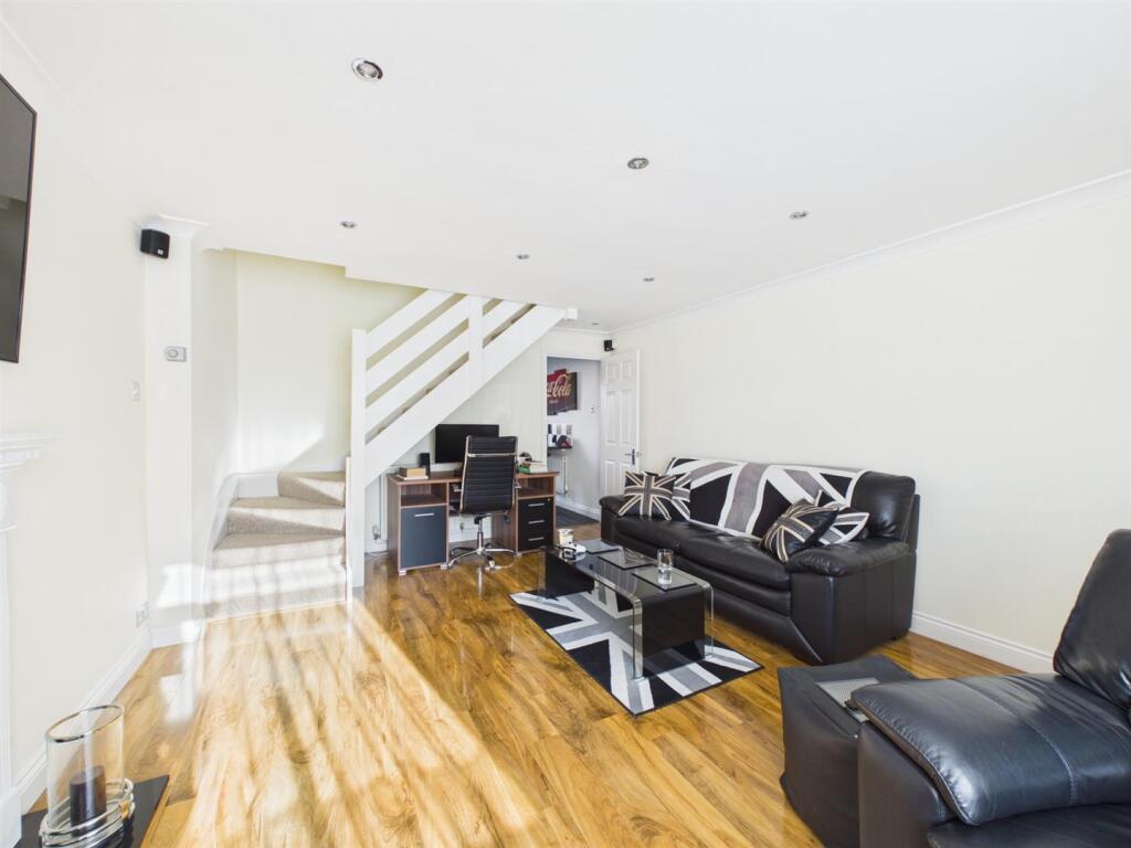 Roseville Avenue, Longwell Green, Bristol photo 4