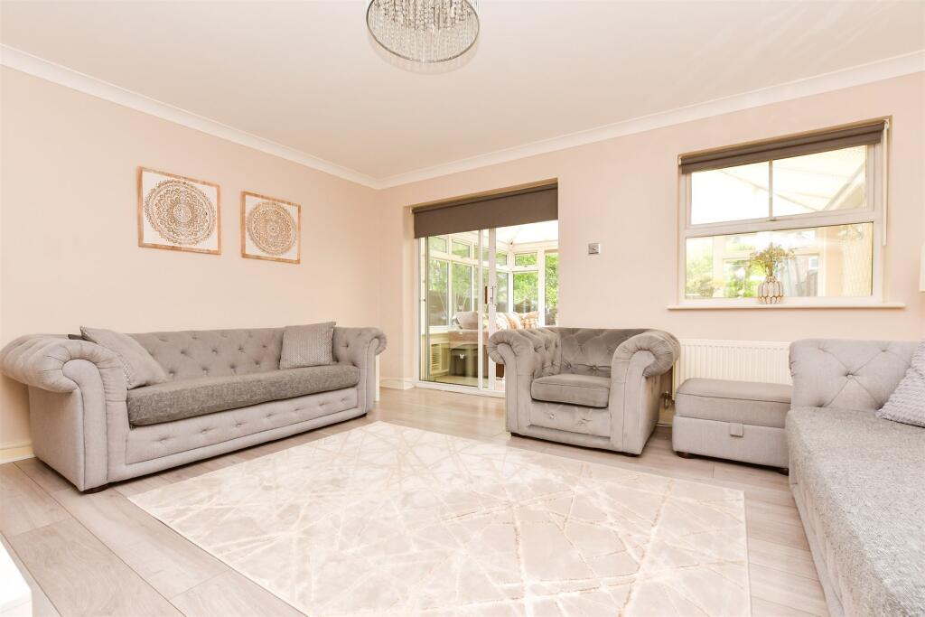 Shire Place, Redhill, Surrey photo 4