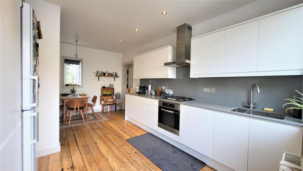 Apartment in Croydon - View 4