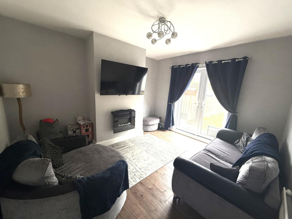 House in Hull - View 4