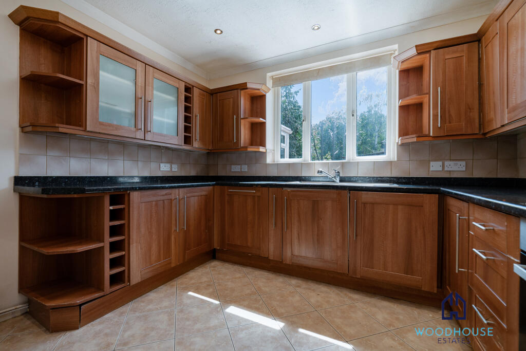 House in Three Rivers, Watford Rural - More