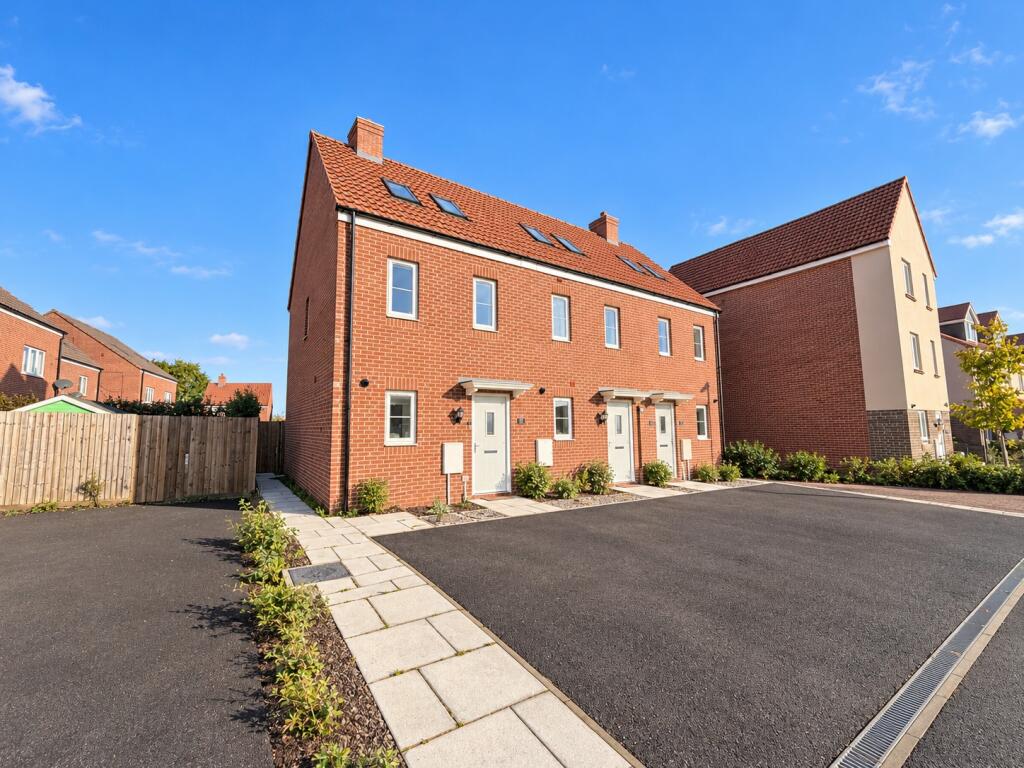 3-bed semi-detached on Fuchsia Road, Emersons Green, Bristol, £300,000