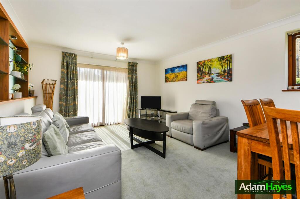 Apartment in London, Fallow Corner - View 2