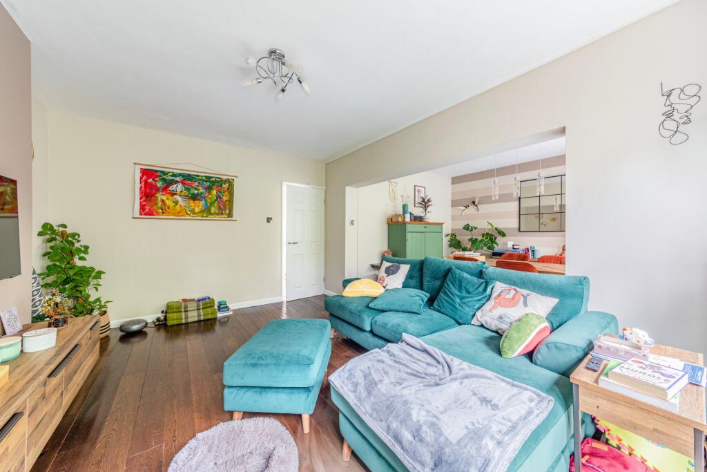 Apartment in Runnymede, Surrey - View 5